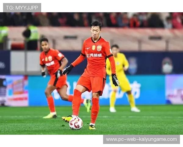 上海海港中场徐新助攻连连，球队攻势如潮
